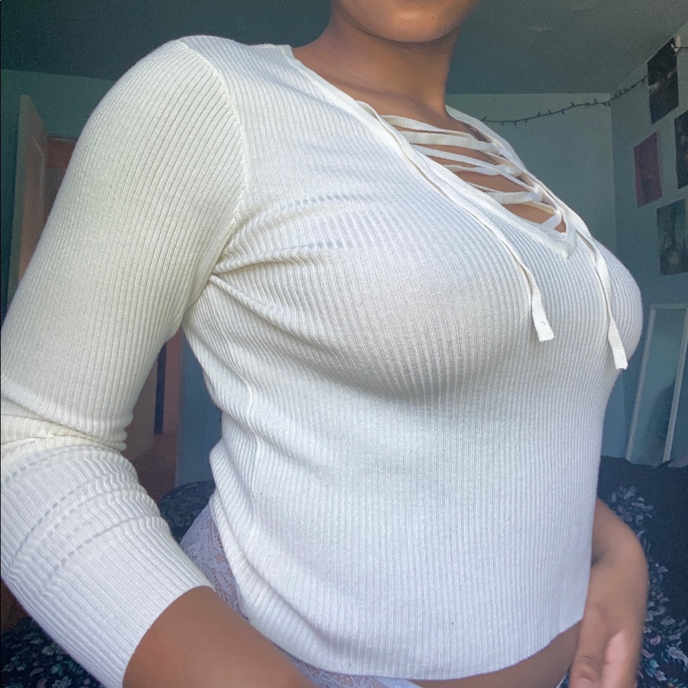 H&M Long Sleeve Cropped Sweater in Cream